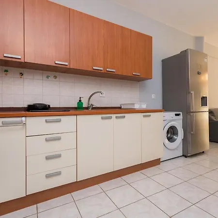 Jella's Sunny Apartment