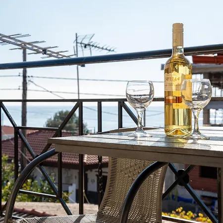 Jella's Sunny Apartman Néa Szkióni